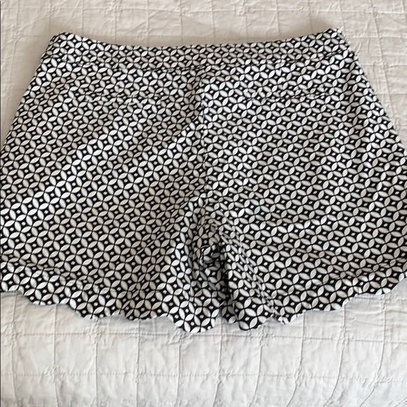 3 for $10🎁 Women’s dress shorts size 10-12 - Picture 3 of 5